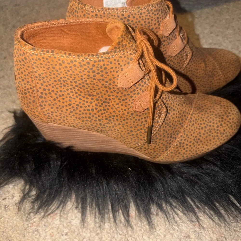 TOMS Women’s Kala Suede Leopard Cheetah  Lace-Up Wedge Ankle Boots
